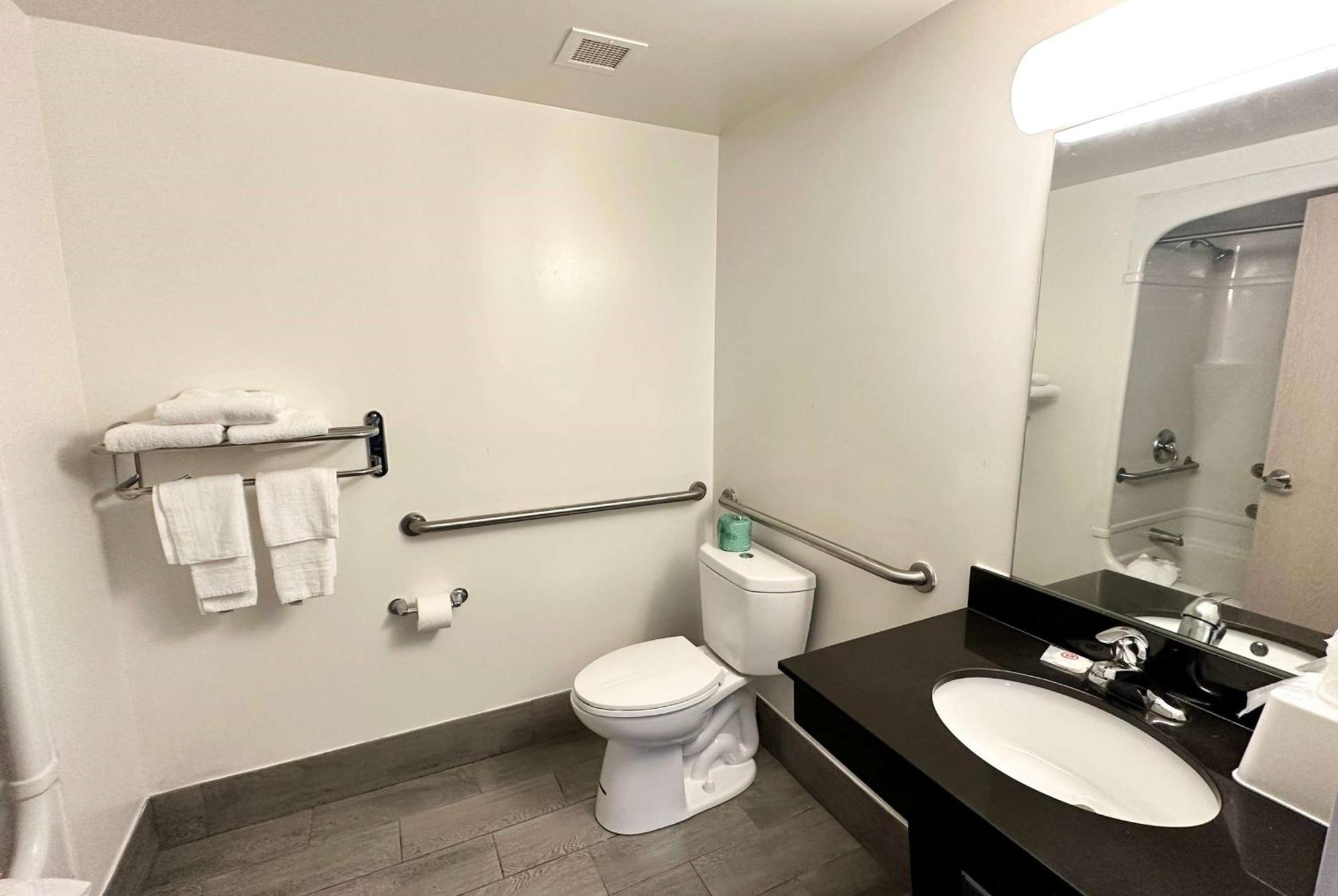 Отель Ramada By Wyndham Lithia Springs Atlanta Экстерьер фото