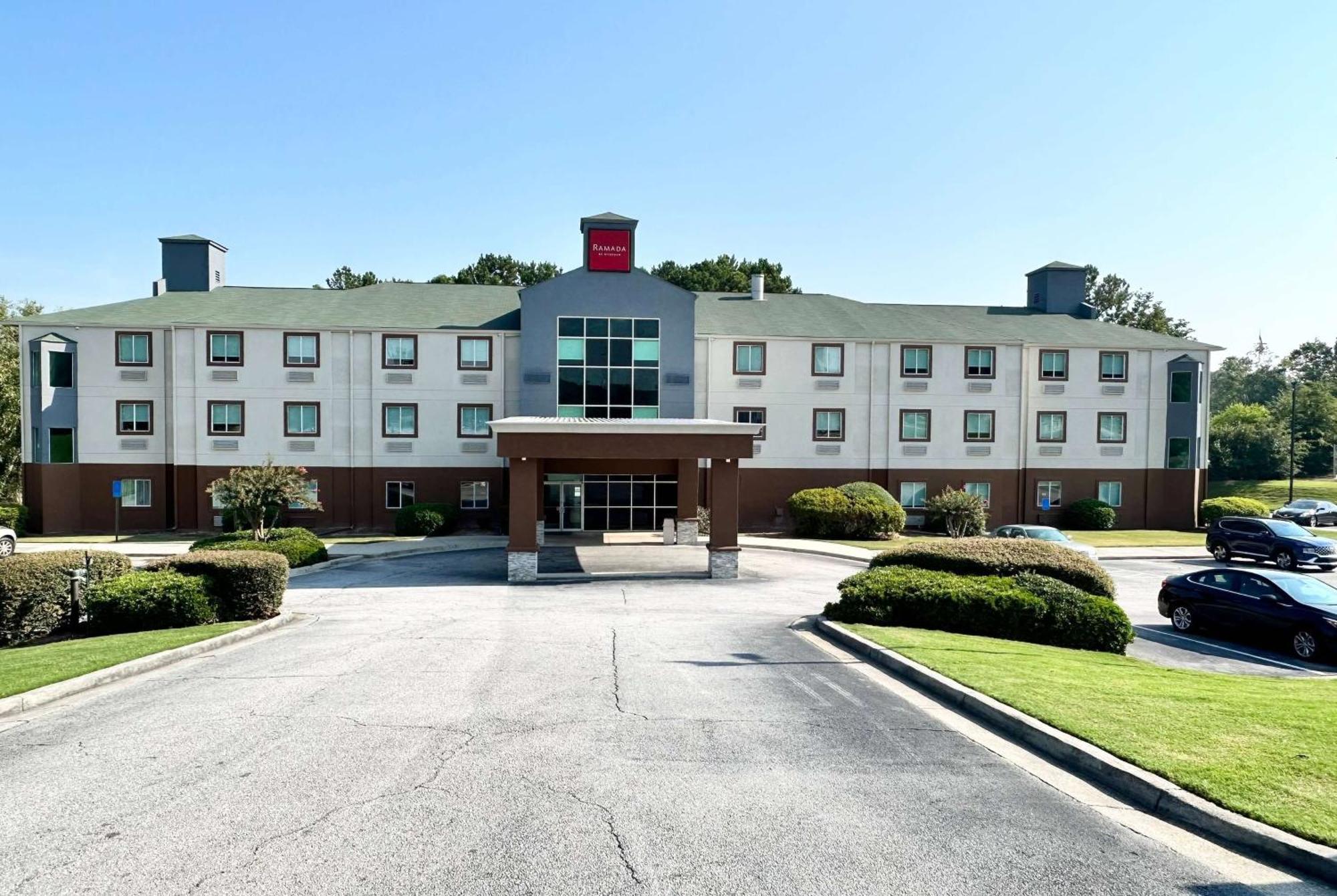 Отель Ramada By Wyndham Lithia Springs Atlanta Экстерьер фото