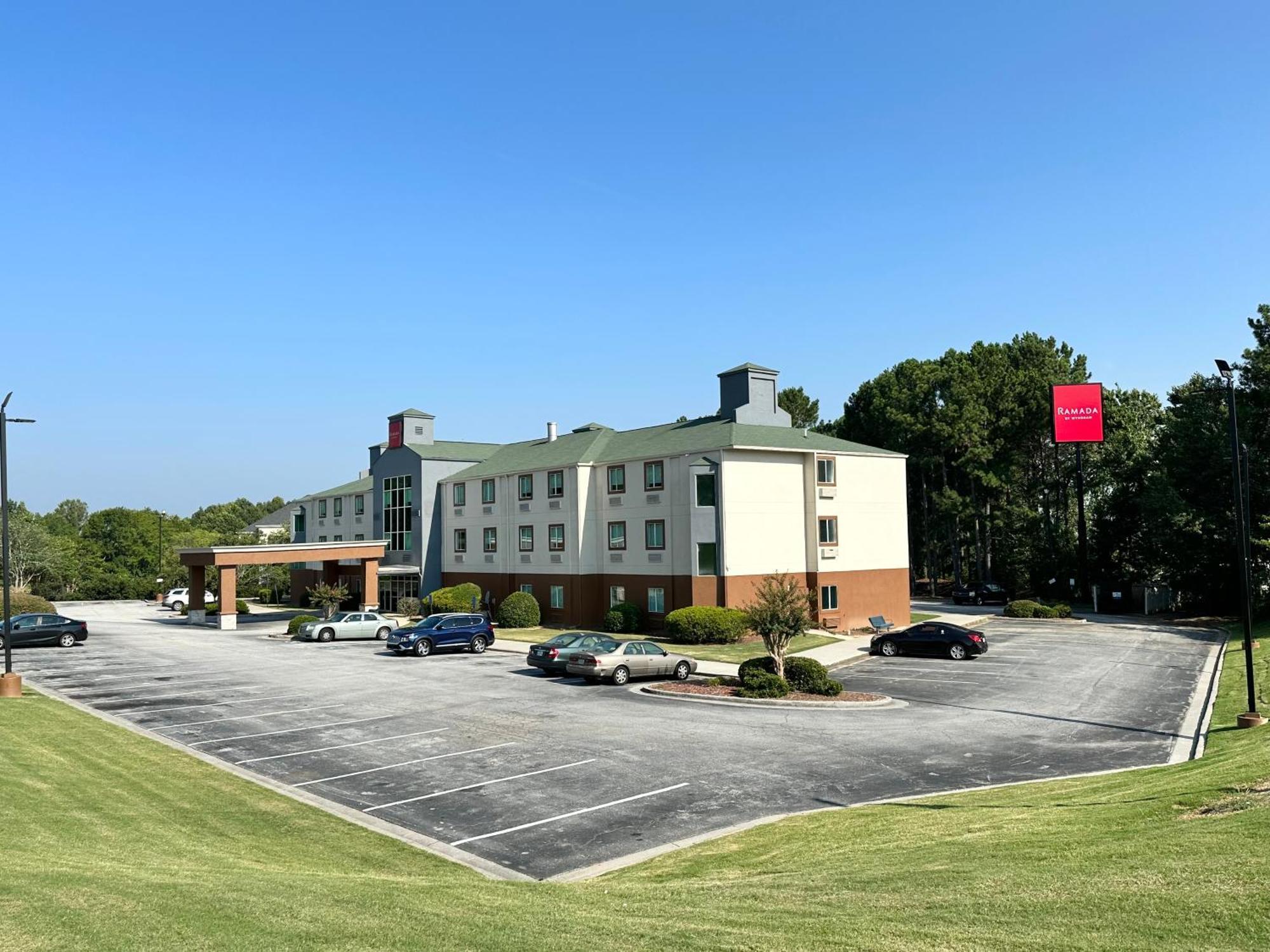 Отель Ramada By Wyndham Lithia Springs Atlanta Экстерьер фото